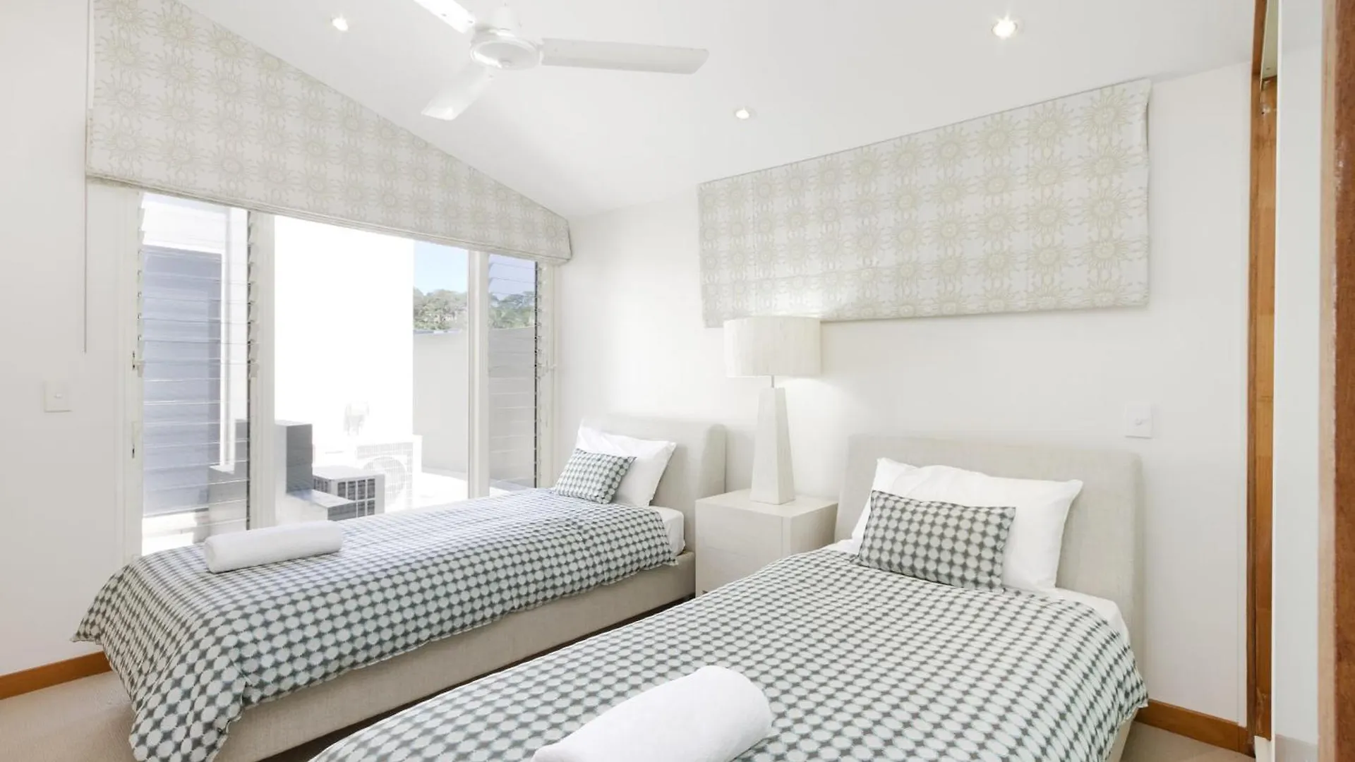 Waterfront Haven, Private Jetty, Near Hastings Semesterbostad Noosa Heads